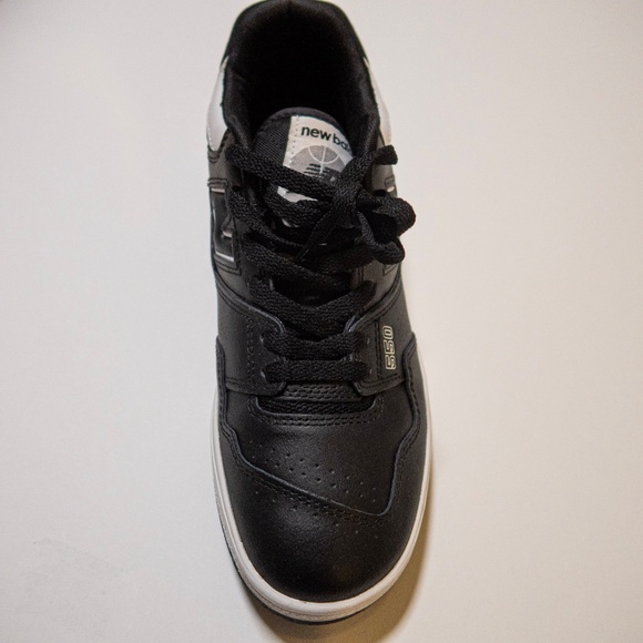 New Balance BB 550 in Black with White Detailing - Original Box Included - Picture 2 of 8